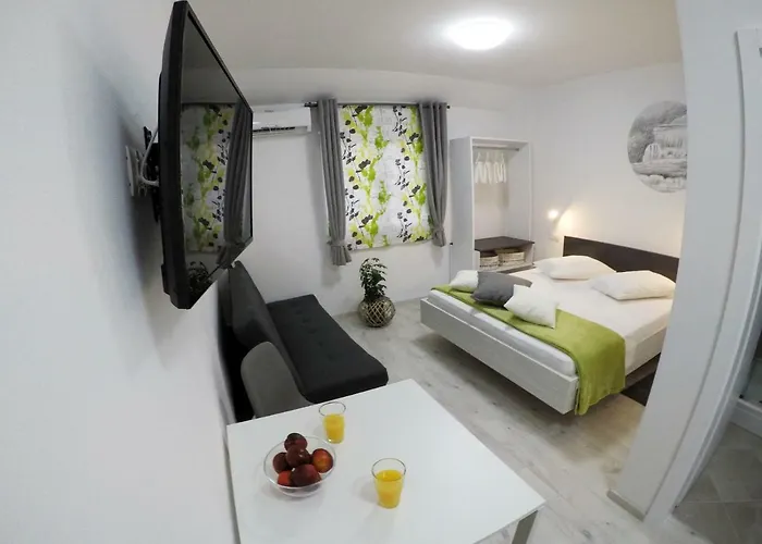 Domenico בית הארחה