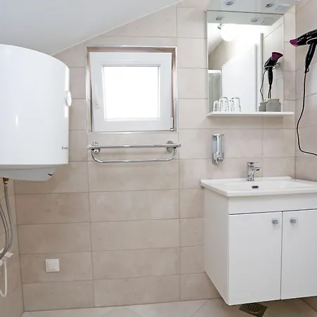 Konukevi Domenico Lozovac