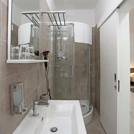 Domenico Konukevi 4*