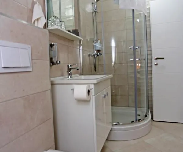 Domenico בית הארחה 4*